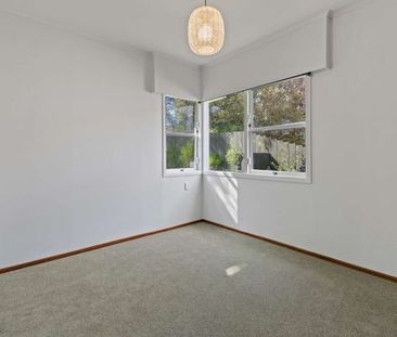 4 Bedroom House in Kawaha Point, Rotorua - Photo 2