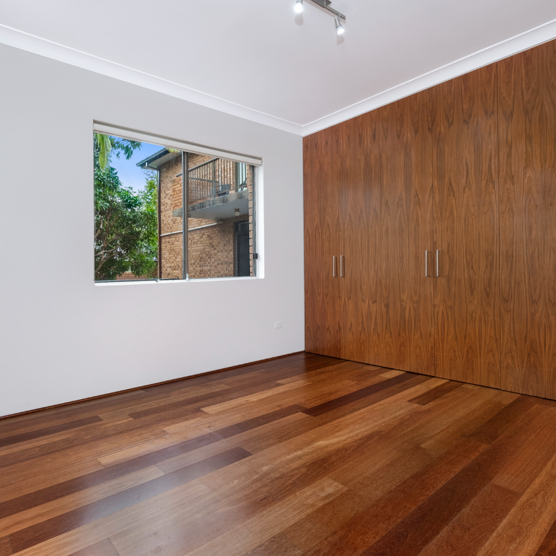 Spacious & Well-Appointed 2-Bedroom Apartment with Garage & Extra Car Space - Photo 1