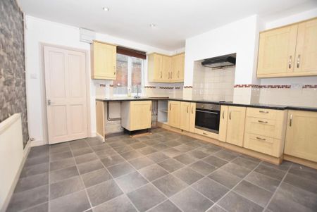 2 bedroom terraced house to rent - Photo 4