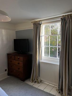 Luxury room and bathroom in The Suffolks - Photo 1