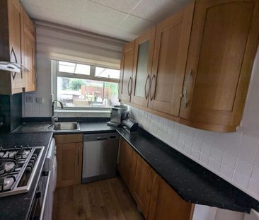 3 bedroom semi-detached house to rent - Photo 1