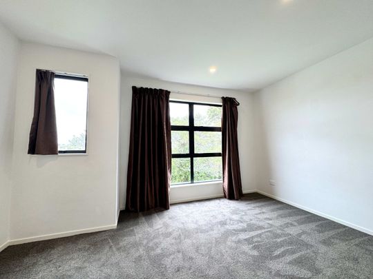 Executive Townhouse with Modern Design and Great Location - Photo 1