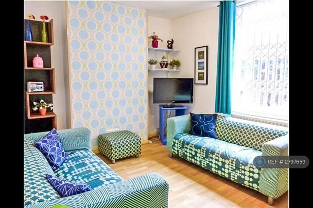 1 bedroom in a house share to rent - Photo 1