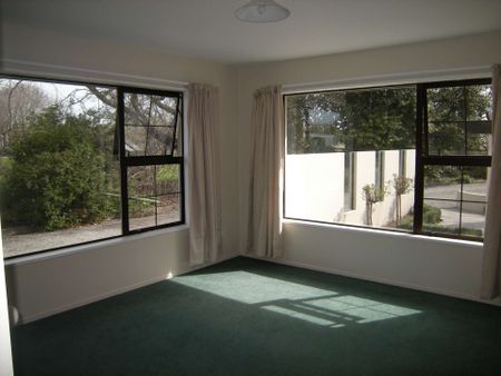 Springs Road Delight - Three room office for an extra price - Photo 2