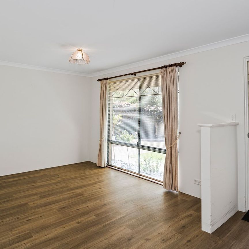 Charming 3-Bedroom Beachside Retreat. - Photo 1