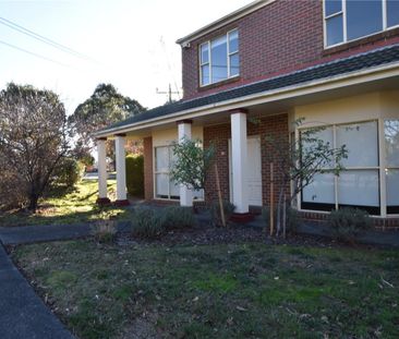 Renovated Spacious Three Bedroom House in A Fantastic Location! - Photo 3