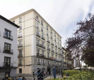 3-bedroom apartment for rent in Embajadores, perfect for professionals and students - Foto 1