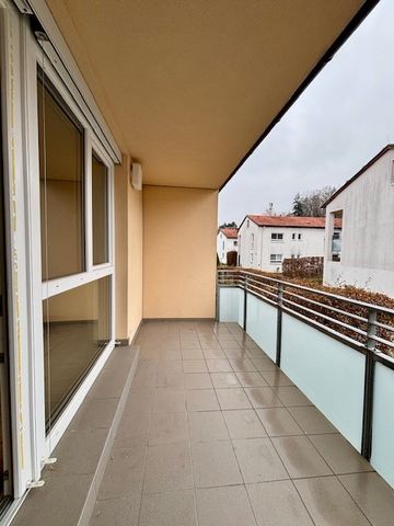 Helle 3-Zimmer-Wohnung mit Balkon und Tiefgaragenparkplatz - Foto 5