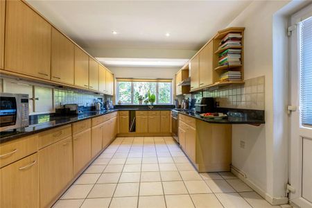 5 bedroom detached house to rent - Photo 5
