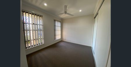 Modern Family Home - Photo 2