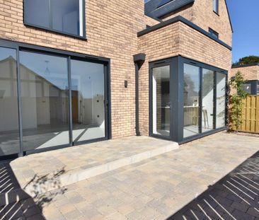 The Mount, Hale Barns, Altrincham, WA15 - Photo 2