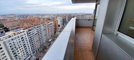 4 room luxury Flat for rent in Valencia, Spain - Photo 3