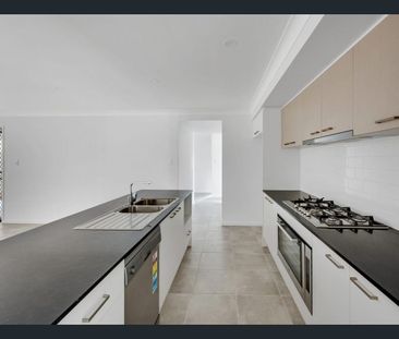 4 Bedroom Family Home in Bellbird Park - Photo 4