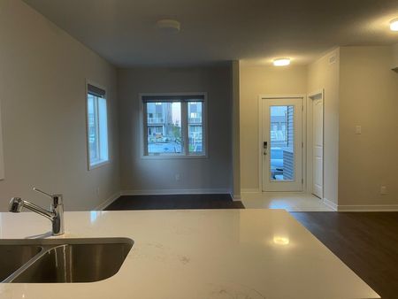 For Lease - 914 Lillian Freiman Private, Barrhaven, Ontario - Photo 3