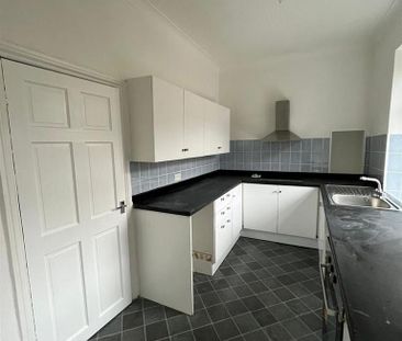 2 bedroom end of terrace house to rent - Photo 4