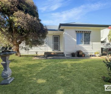 Well-positioned, 2-bedroom home. - Photo 1