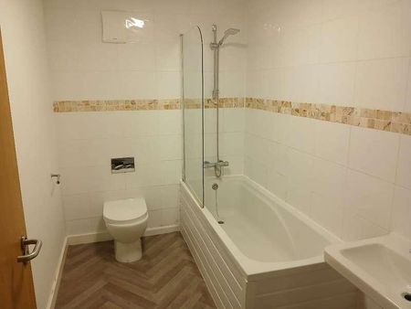 Queen Square, Station Road, Morecambe, LA4 - Photo 2