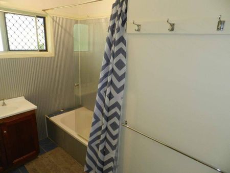 Clinton House for Rent - Close to Schools - Photo 2