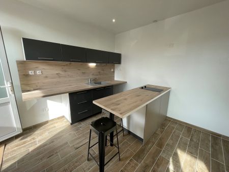 STUDIO 23m² A LOUER FONTAINE - Photo 2