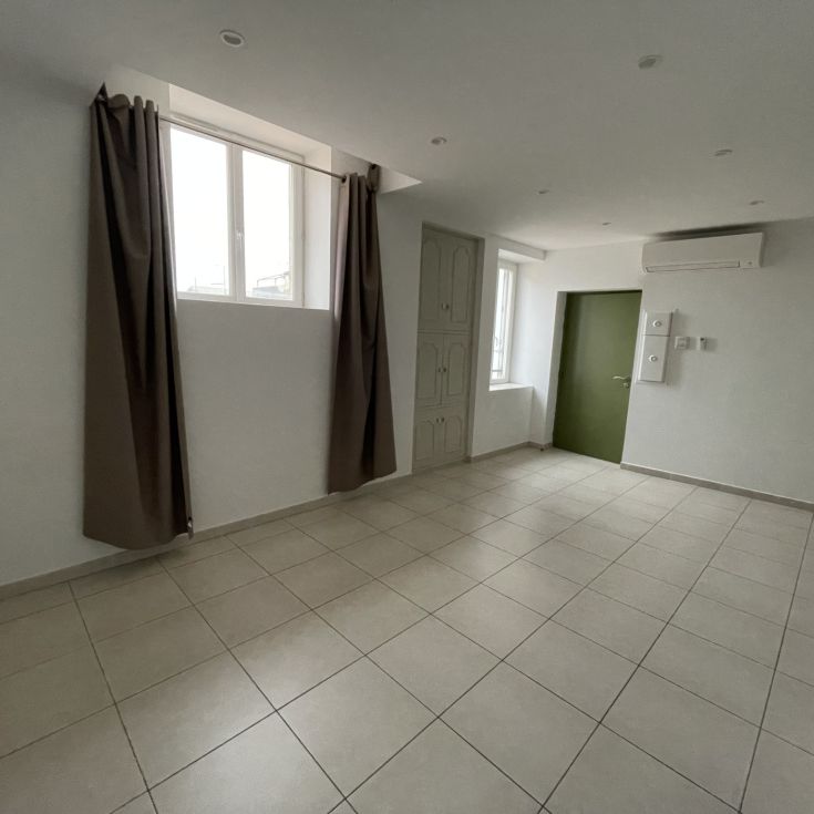 Appartement 30.8 m² - 1 pièce - Nîmes (30900) - Photo 1