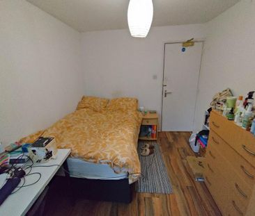 3 bedroom flat to rent - Photo 6