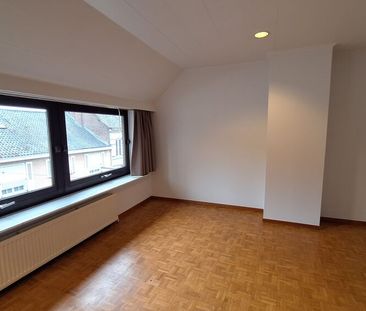 Praktische woning met zonnig terras en dubbele garage in centrum Po... - Photo 2