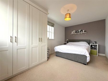 4 bedroom end of terrace house to rent - Photo 5