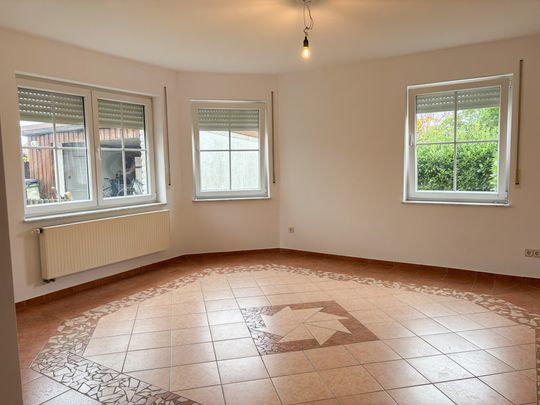 Gepflegte 2-Zimmer-Einliegerwohnung mit separaten Eingang – in ruhiger Wohngegend! - Photo 1