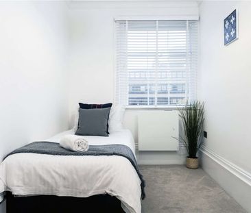 Stunning two bedroom apartment to rent, set within a beautifully co... - Photo 2