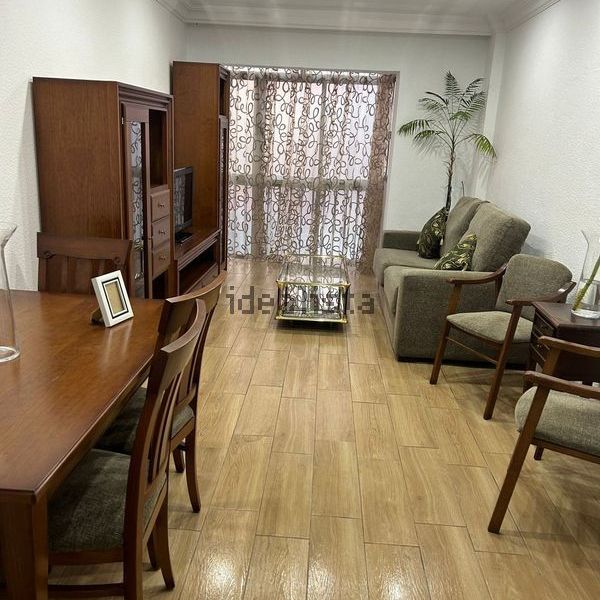 Alquiler de piso en Calle Trigueros, 5 - Photo 1