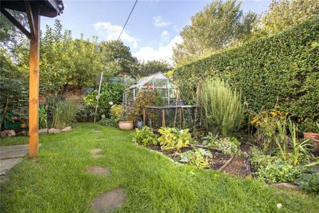 2 bedroom semi-detached house to rent - Photo 2