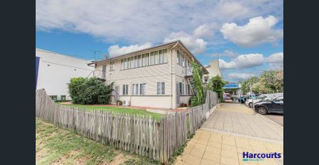 Only a stones throw to The Strand! - Photo 2