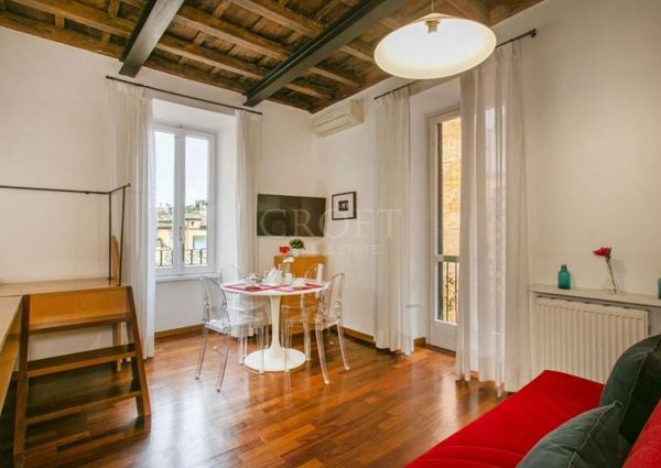 A Charming Penthouse with a Balcony in the Heart of Rome. In Residence with consierge, A/C , WIFI.Rif. #1946