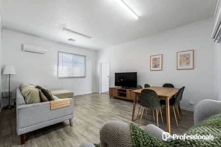 Lifestyle & Convenience in a Spacious Family Home - Photo 2