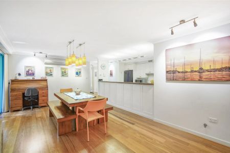 Luxury Beachside Bliss in North Wollongong - FULLY FURNISHED - Photo 2