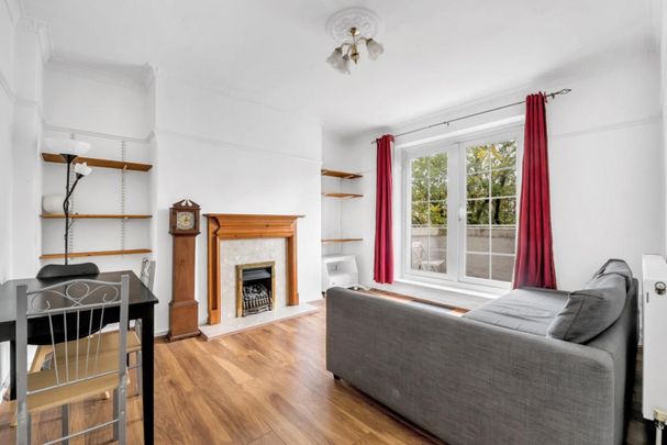 3 bedroom Flat To Let - Photo 1