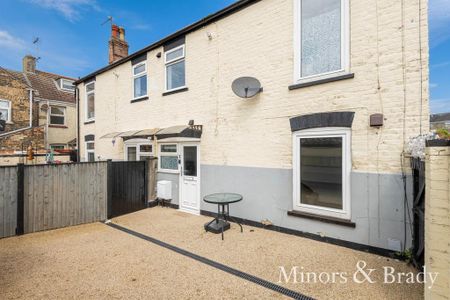 2 bedroom terraced house to rent - Photo 3