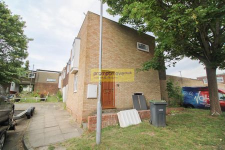 3 bedroom end of terrace house to rent - Photo 2