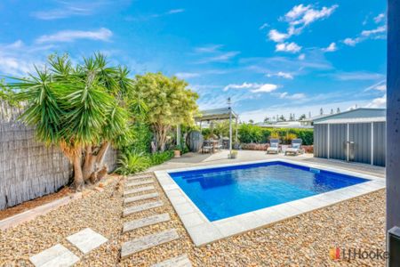 COASTAL FAMILY RETREAT WITH POOL, OUTDOOR ENTERTAINING & RELAXED RESORT-STYLE LIVING - Photo 2