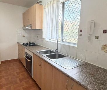 Neat & Comfortable Unit in a Convenient Canley Vale Location - Photo 5