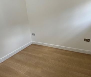 1 bedroom mews to rent - Photo 2