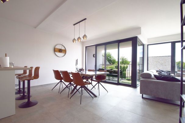 Makkelijk bereikbaar appartement met 2 slaapkamers vlakbij het centrum - Photo 1