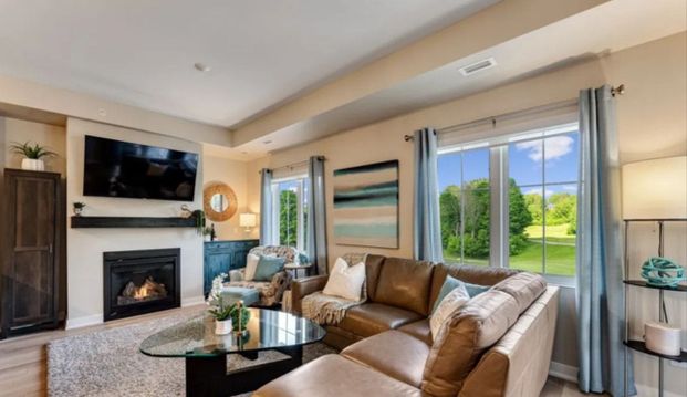 For Lease - 40 Horseshoe Boulevard Unit# 410, Oro-Medonte, Ontario - Photo 1