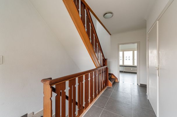 GERENOVEERD DUPLEX APPARTEMENT MET 3 SLPKS OP GUNSTIGE LOCATIE - Photo 1