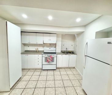 For Lease - 33 Forestside Court, Richmond Hill, Ontario - Photo 3