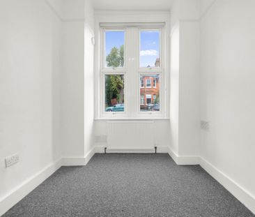 3 bedroom flat to rent - Photo 6