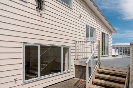 Executive 4 brm home with nice views - Photo 3