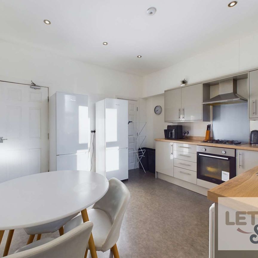 Rising Street Room 2 - Photo 2