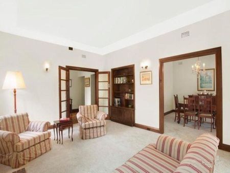 Exquisite Single-Level Family Residence in Coveted Killara Locale - Photo 3