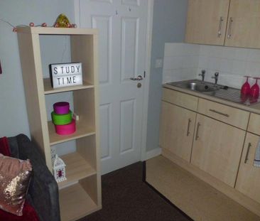 Studio to rent - Photo 6